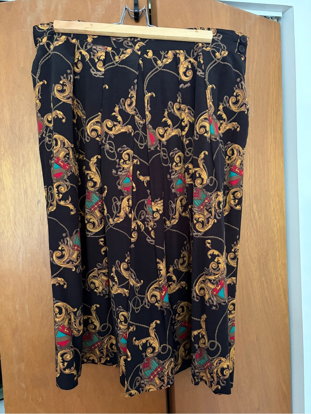 Vintage Jones New York Black Baroque Print Pleated Skirt